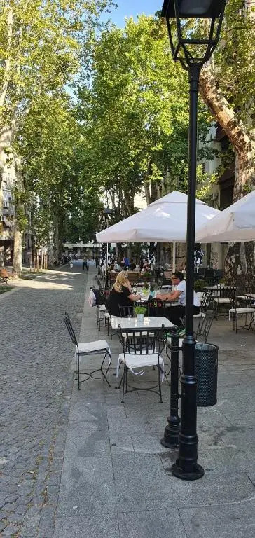 Lupino Apartments