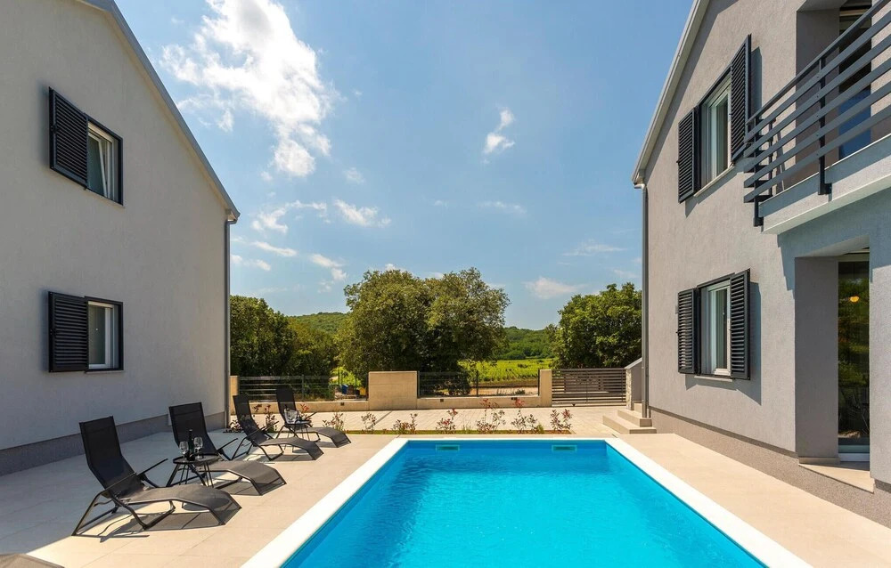 Amazing Apartment in Vrbnik With Outdoor Swimming Pool, Wifi and 2 Bedrooms
