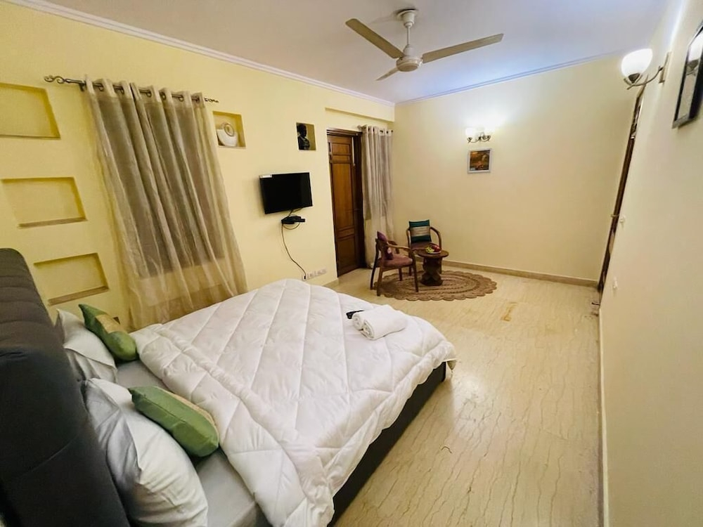 Fortune Home Service Apartment 4Bhk D-36