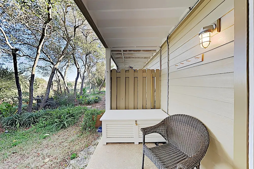 New Listing! Beachside , 1 Block To Waves 2 Bedroom Townhouse