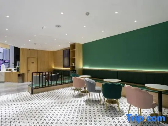 Celebrity Hotel (Nanning Wuyi Overpass Subway Station)