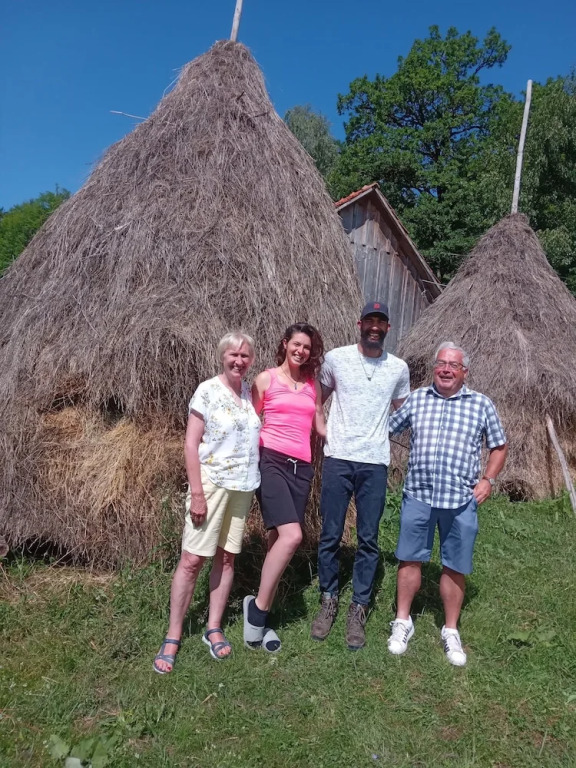 Room in Guest Room - Rural Holiday Transylvania