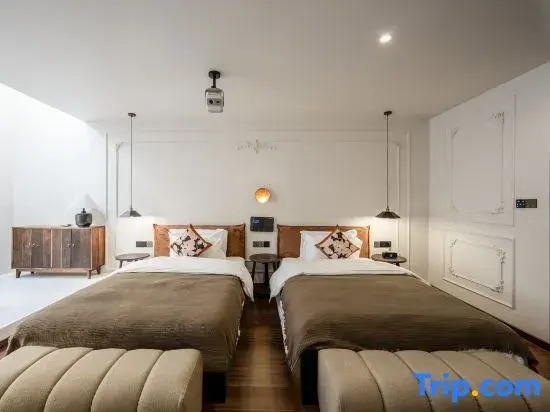 Yixin Moon Earthly HYGGE|Space Art Hotel (Dukezong Ancient City Prayer Wheel Store)