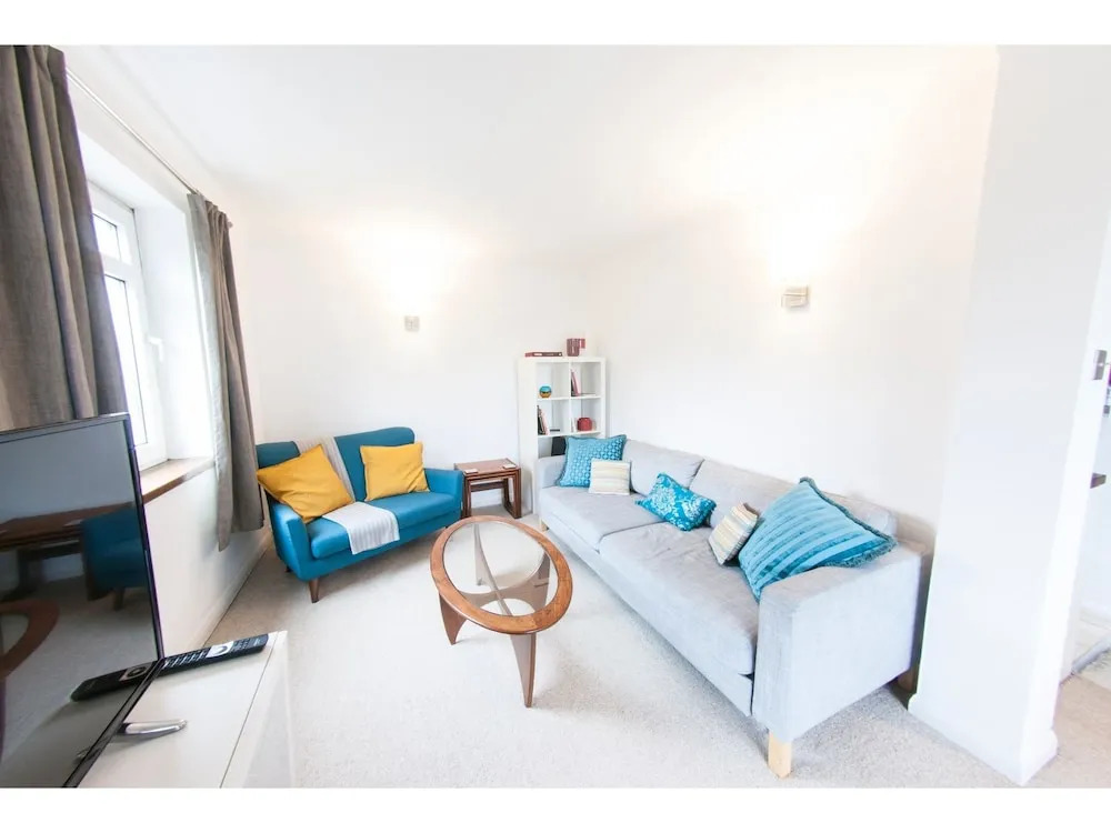 Bright & Airy 2-bedroom Flat for 6 in Blackheath