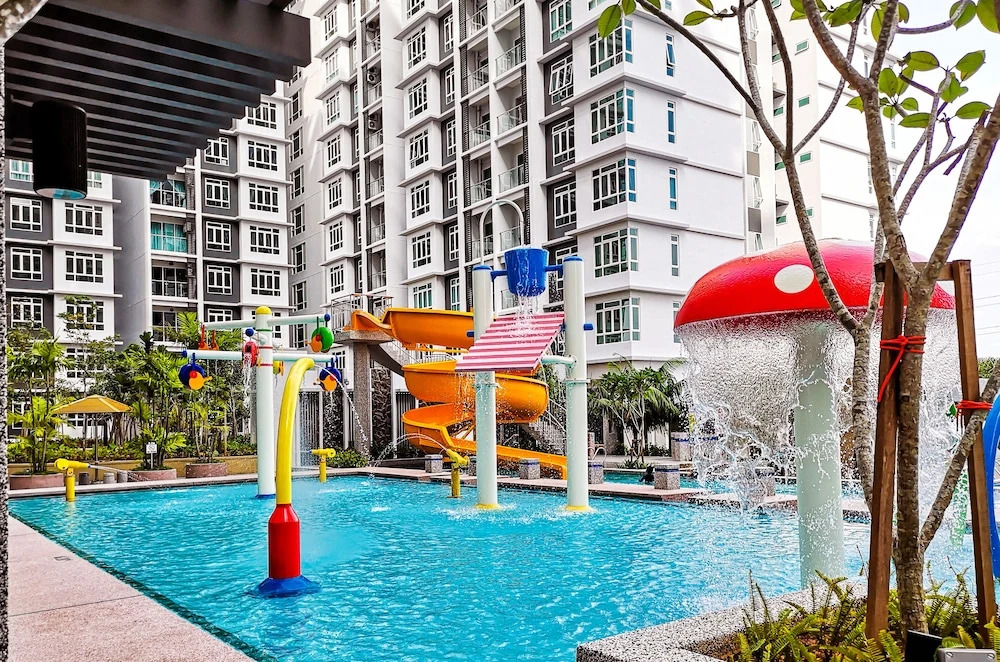 J&J Vacation Home @ Parkland Residences