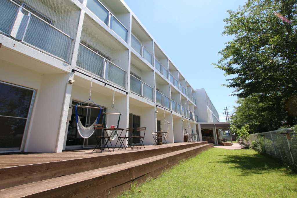 365BASE outdoor hostel