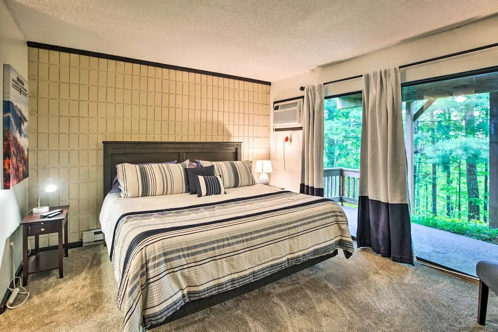 Cozy Wintergreen Resort Condo: Walk to Ski Lifts!