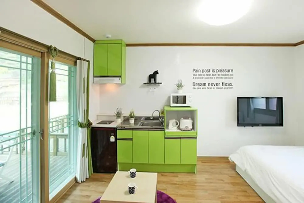 Tongyeong Songni Mt. Nature Pension