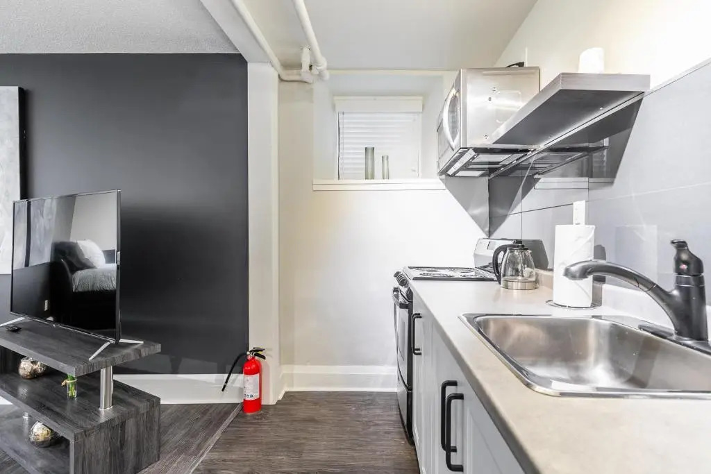 2BR Boutique Condo-prime Location DT Hamilton