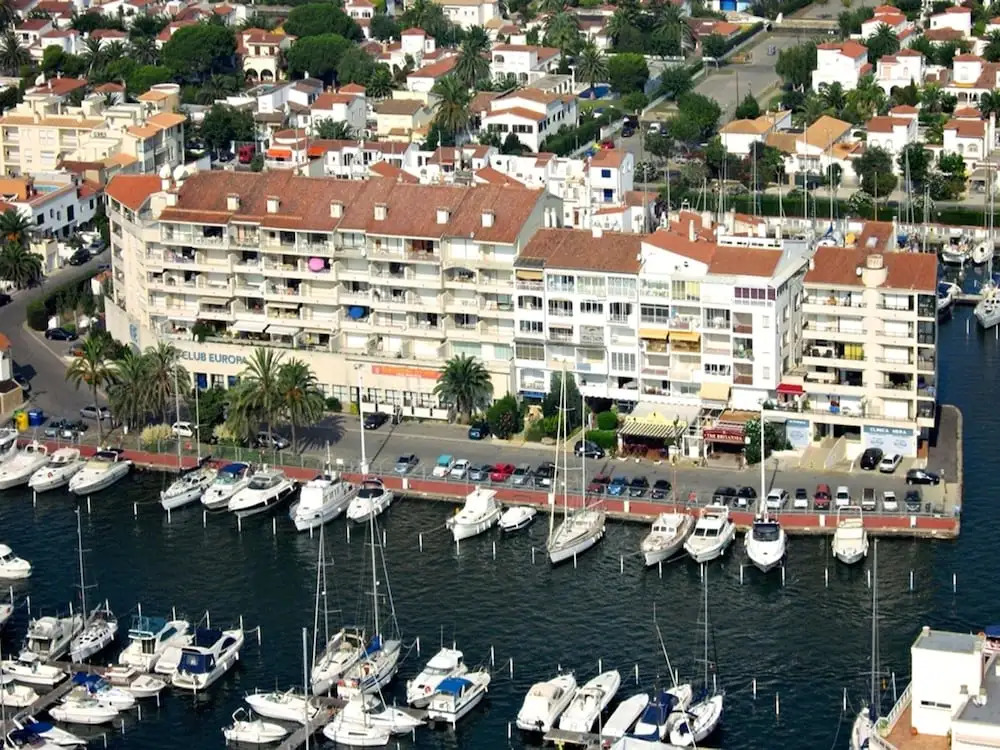 Apartment at the Canal With 2 Bedrooms Overlooking the Harbor and the sea
