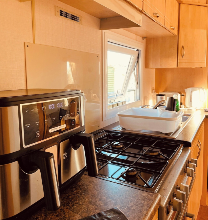 Newton Stewart-sleeps 6-pool-parking-pet Friendly
