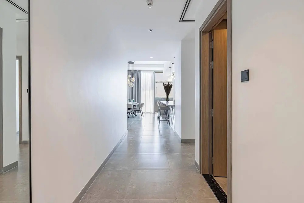 Brand New, Stylish 2br and M, Amazing Marina Views