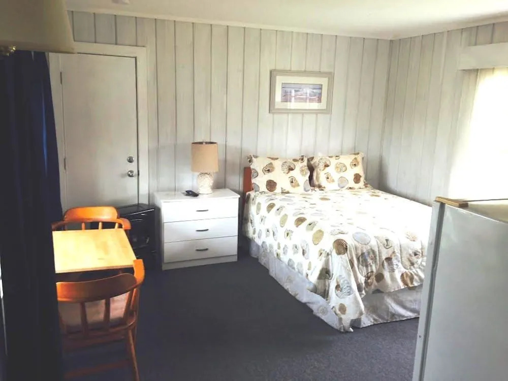 Tillicum Beach Motel - Formerly Deanes Oceanfront Lodge