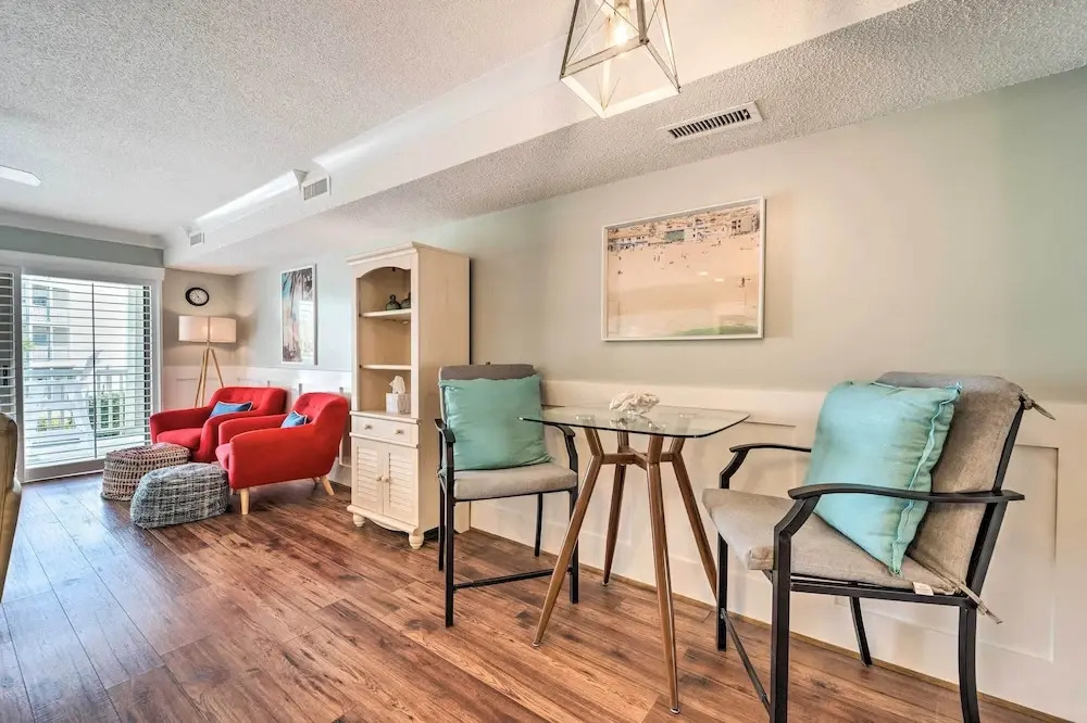 Bright Carolina Beach Condo - Walk to Shore!