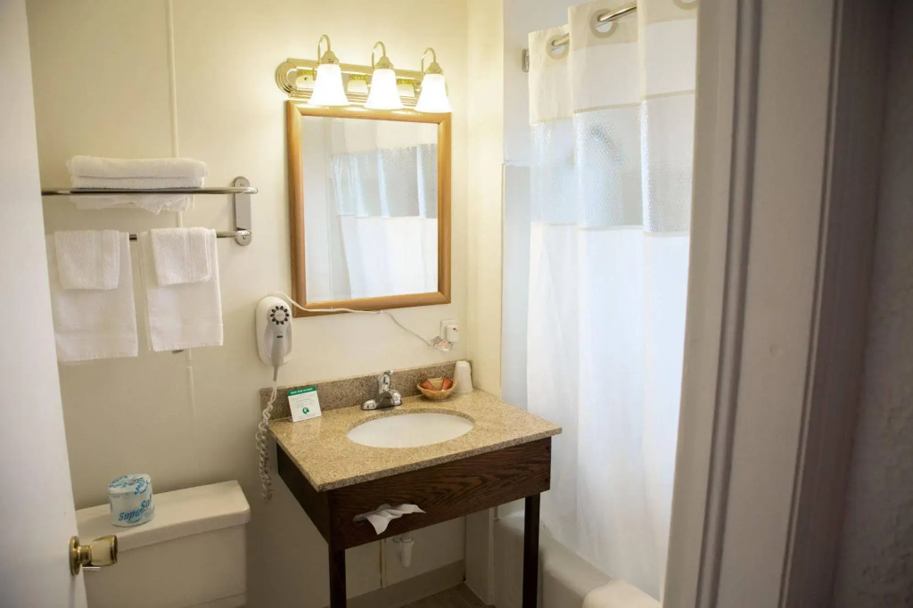 Kinnikinnik Motor Lodge