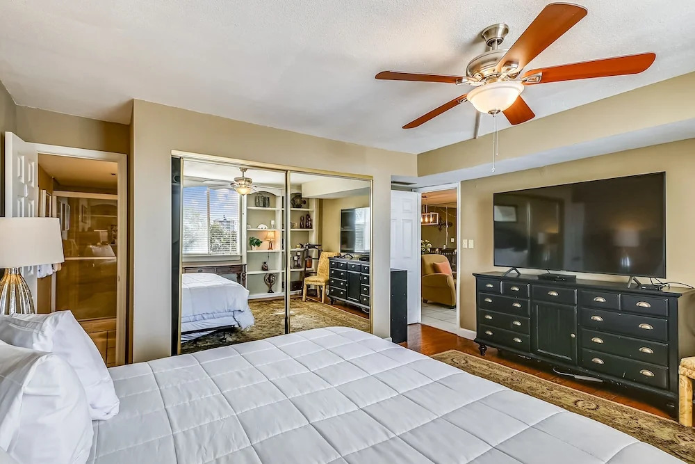 DP 202C Recently renovated 2 bedroom condo near Destin Harbor and amazing views by RedAwning