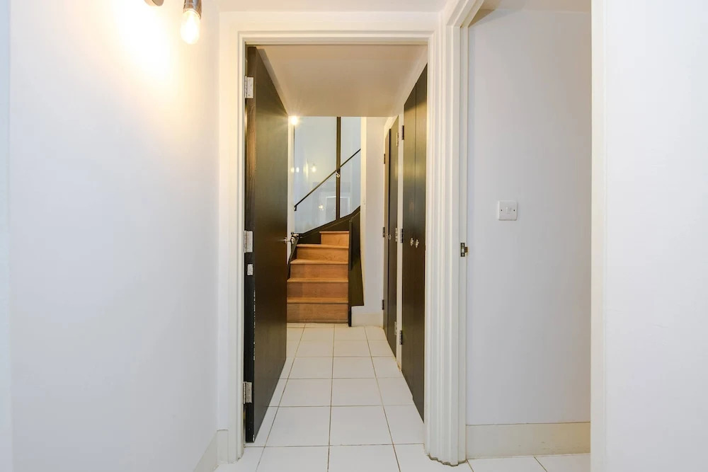 Central Cove - Fitzrovia - by Frankie Says