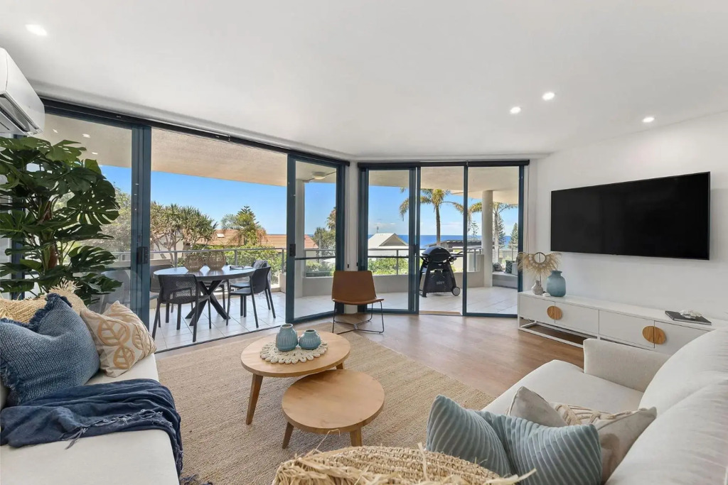 Unit 2 21 Park Cres Modern Stylish apartment