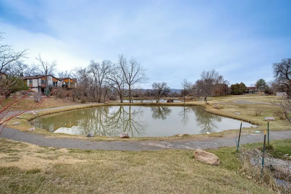 Grand Junction Condo: Balcony, Community Pool!