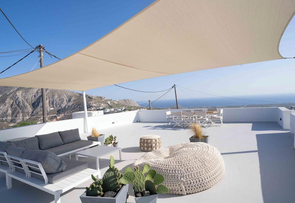 Sunset View Villa with Swimming Pool & Heated Jacuzzi