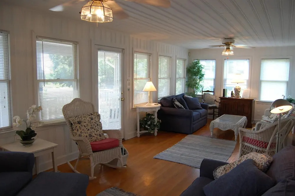 E-Z Does It - 7 Br Home