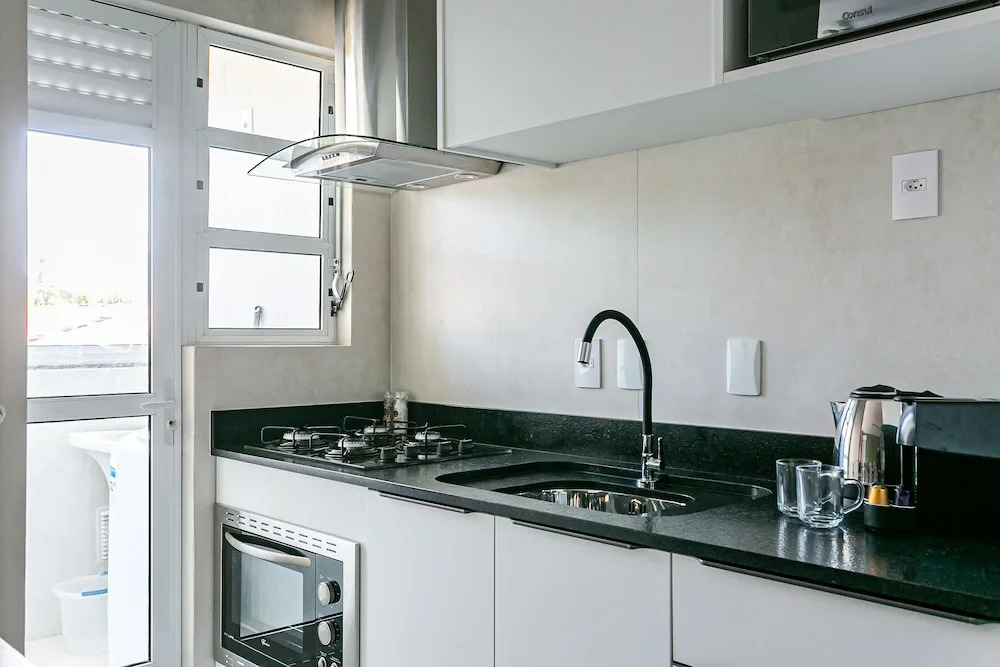Prédio com apartamentos completos, com piscina e a passos da praia - Agua Marinha