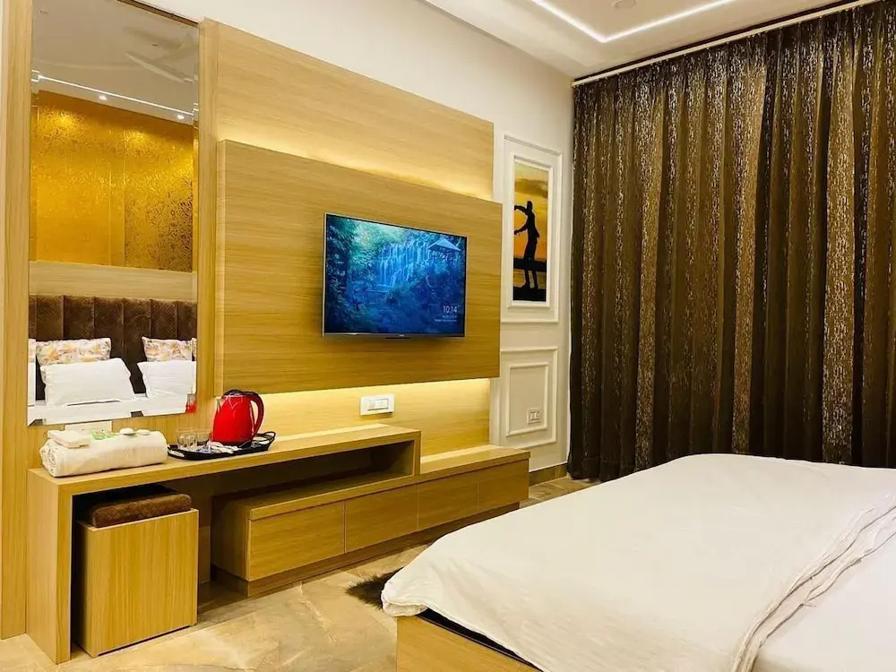 HolidayVilla - 1st Japanese Pod, Rooms & Suites - Green Avenue Amritsar