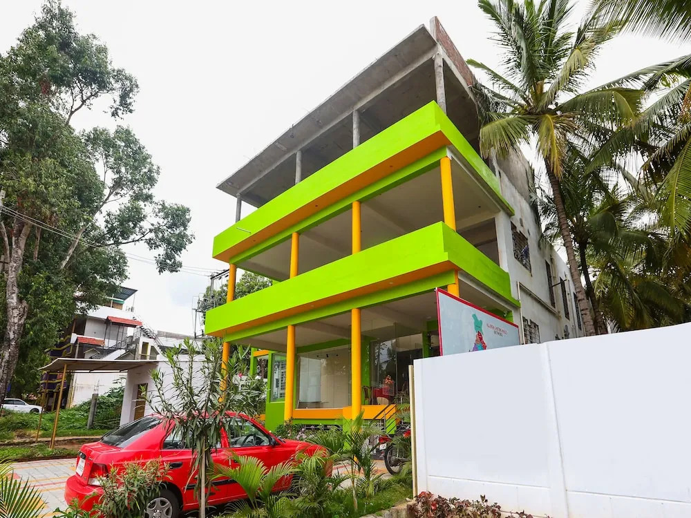 OYO 15843 SJ Residency
