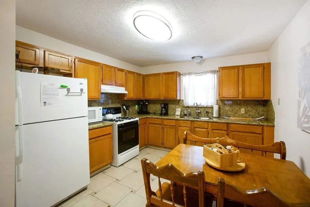 Beach - Lover Island Getway 4 Bedroom Home by Redawning