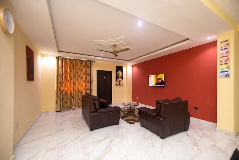 2 Bed Furnished Apartment - Wifi, Aircon, Parking