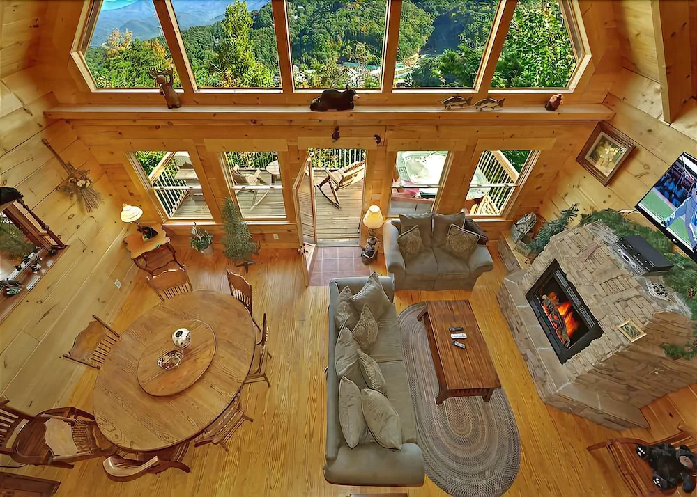 Bear Pause II - Three Bedroom Cabin