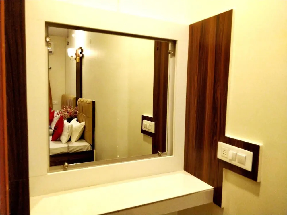 City Hotel