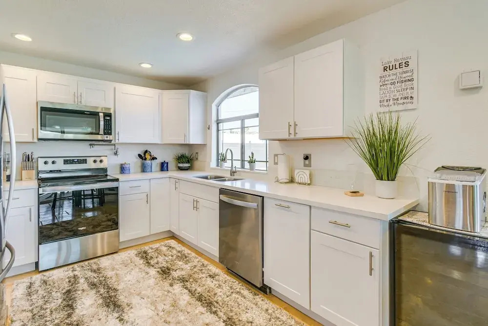 ~ 5 Mi to Lake Havasu: Family Home w/ Fenced Yard!