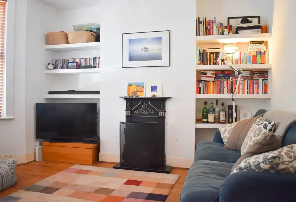 Cosy 1 Bedroom Modern Maisonette with Summertime Balcony