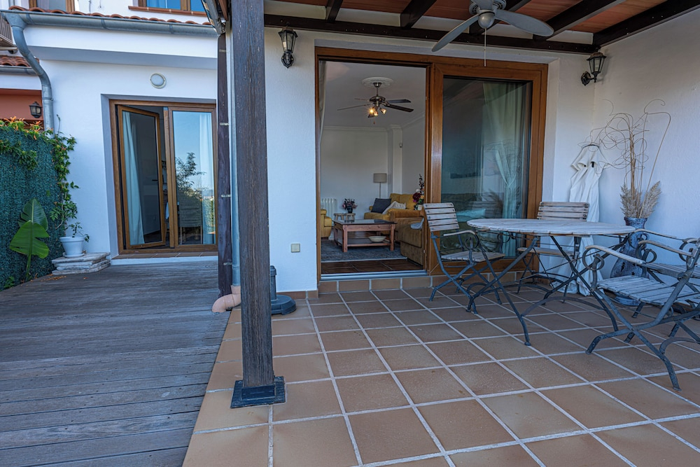 Spacious 4BR Townhouse - Rooftop Terrace