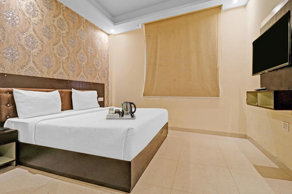OYO Townhouse 516 Hotel N Suites