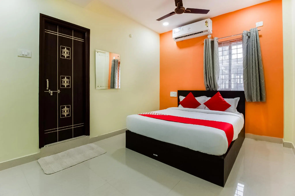 OYO 40125 Srirama Hotels, Gachhibowli
