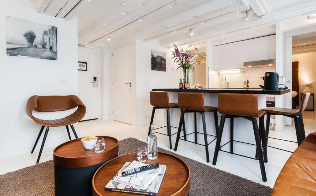 YAYS Amsterdam Salthouse Canal by Numa