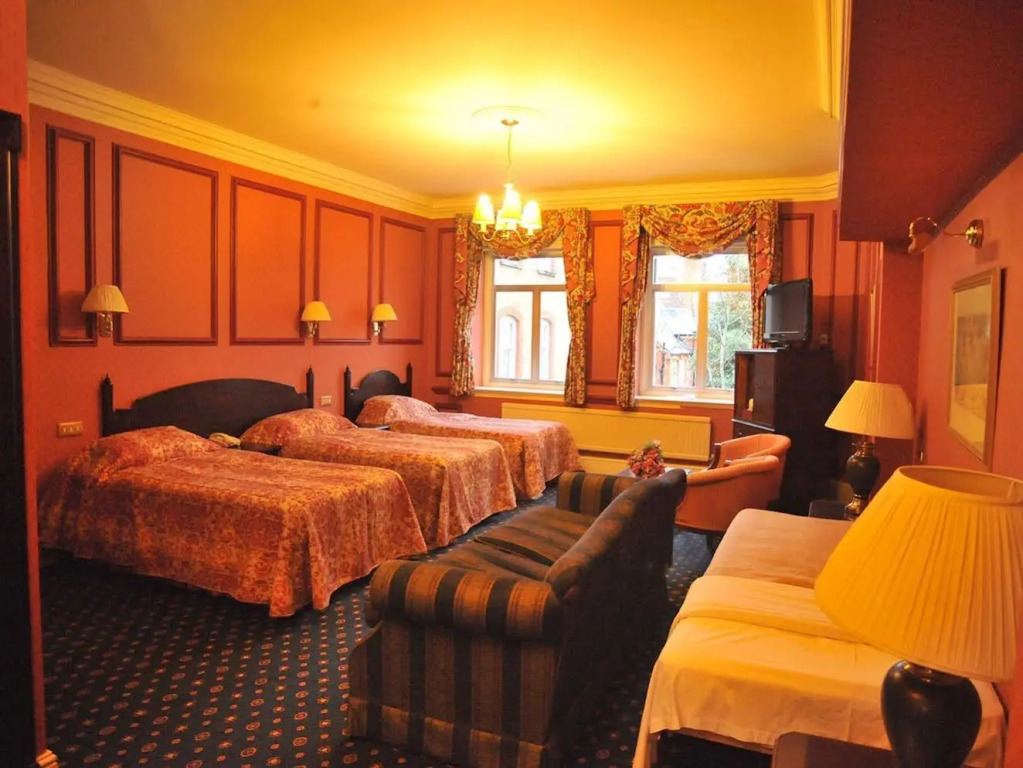 Westland Hotel