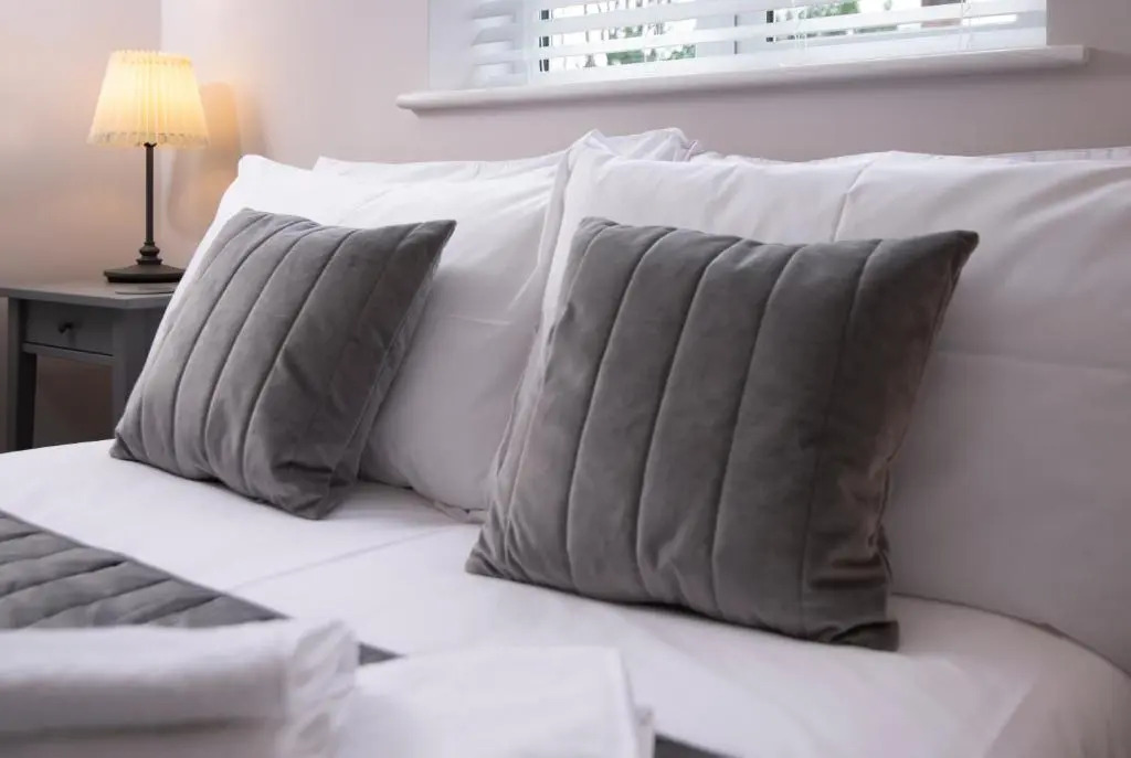 Oliverball Serviced Apartments - Harold House - Modern open plan 4 bedroom, 3 bathroom house in Portsmouth
