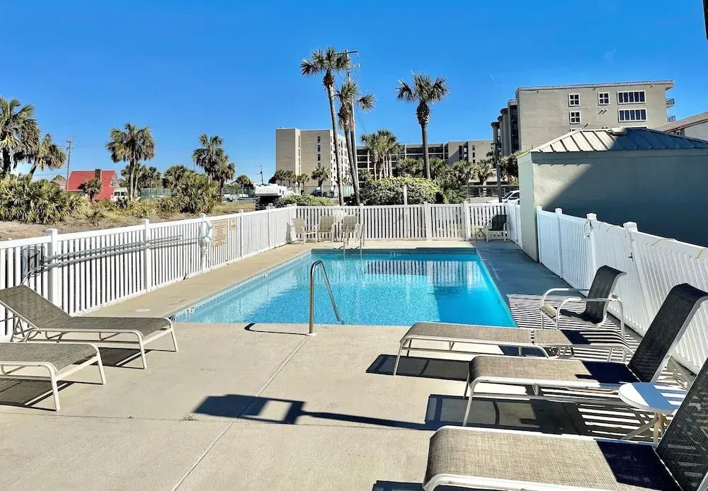 Emerald Towers West 4006 - Resting Beach Face