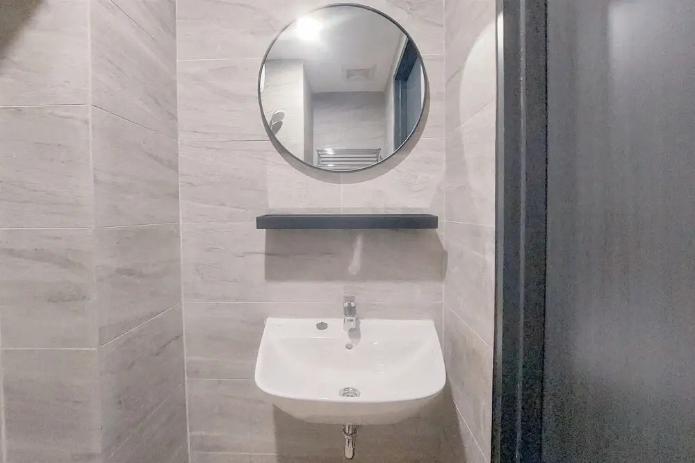Best Place And Elegant Studio Collins Boulevard Apartment