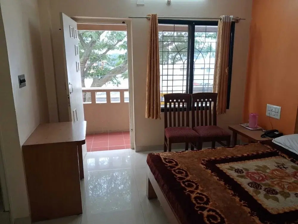 Sri Vinayaka Lodge