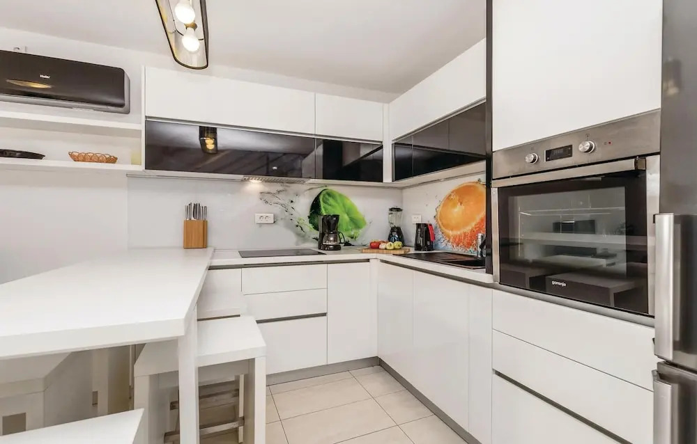 Awesome Home in Barbat with Hot Tub, WiFi, 4 Bedrooms