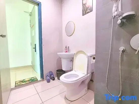 Lovely Cybersquare Ensuite with Skyline View #CS6