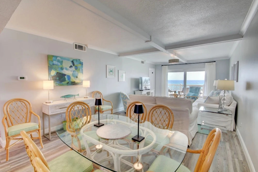 331 El Matador 2 Bedroom Home by RedAwning