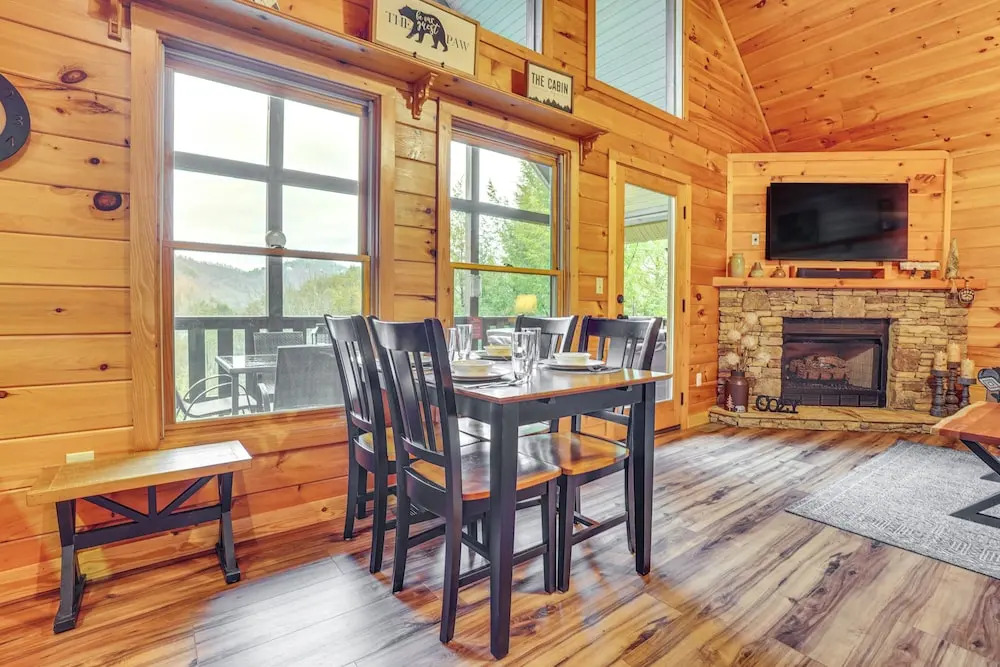 2-tier Deck & Hot Tub: Quiet Sevierville Cabin