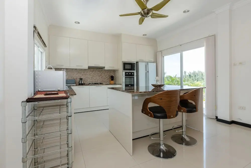 3 Bedroom Pool Villa With Amazing Views TH2