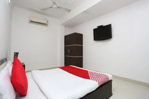 OYO 28411 Taj Guest House