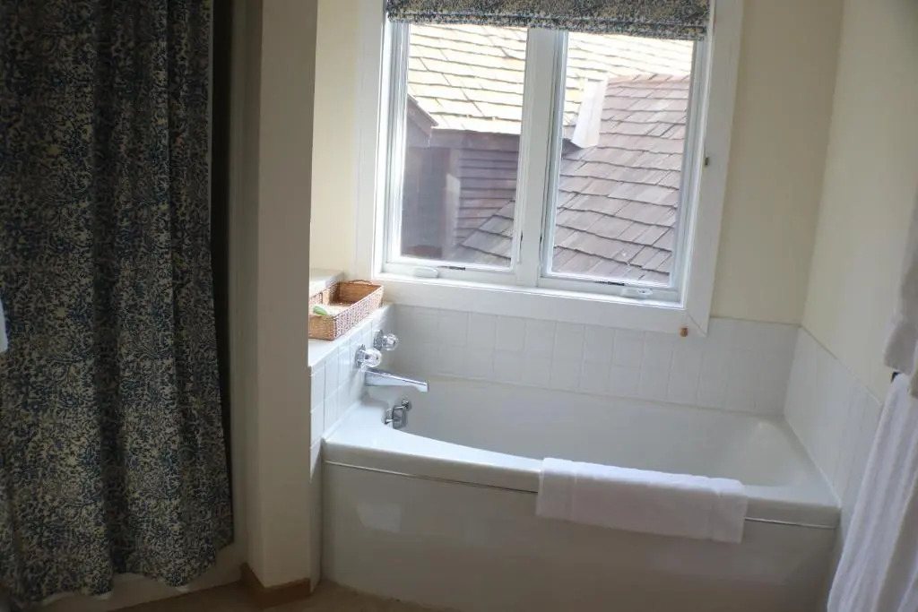 One bedroom condo with Sports Center, Shuttle service Highridge I10